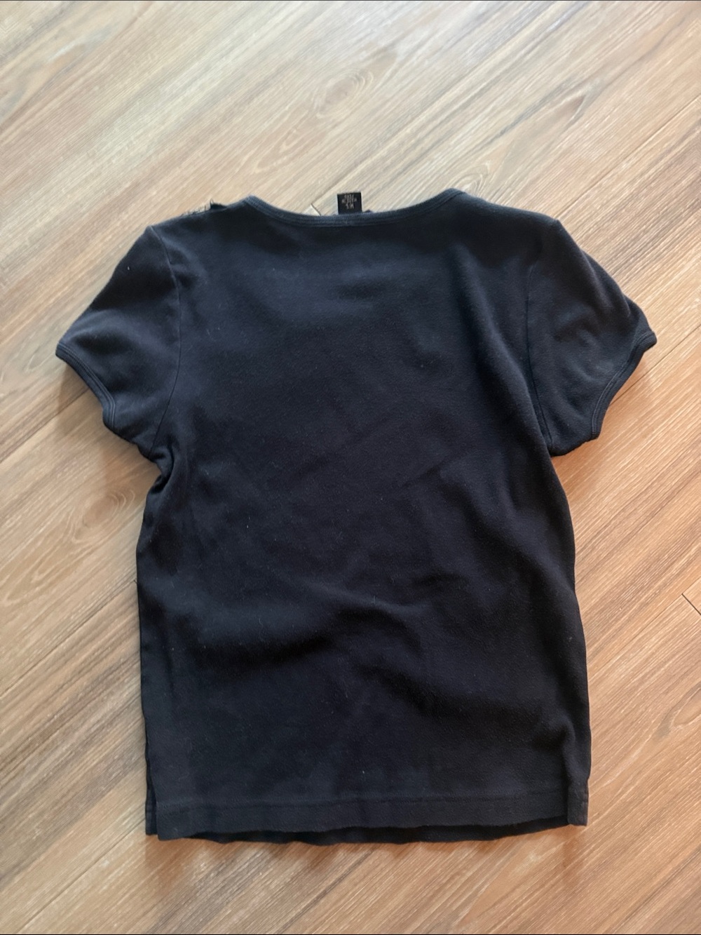 GUESS Black Short-Sleeve Scoop Tee with Rhinestone Logo - Picture 3 of 3